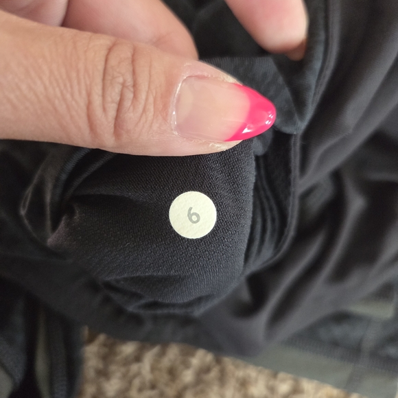 Lululemon Athletica Dark Gray Patterned Leggings - Picture 11 of 11